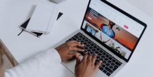 airbnb website