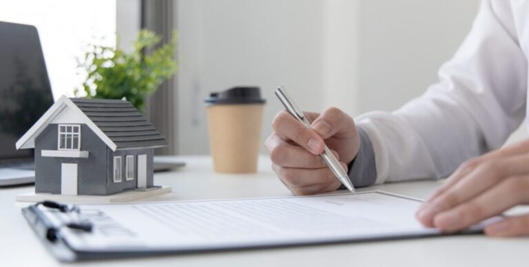 landlord signing for their landlord insurance